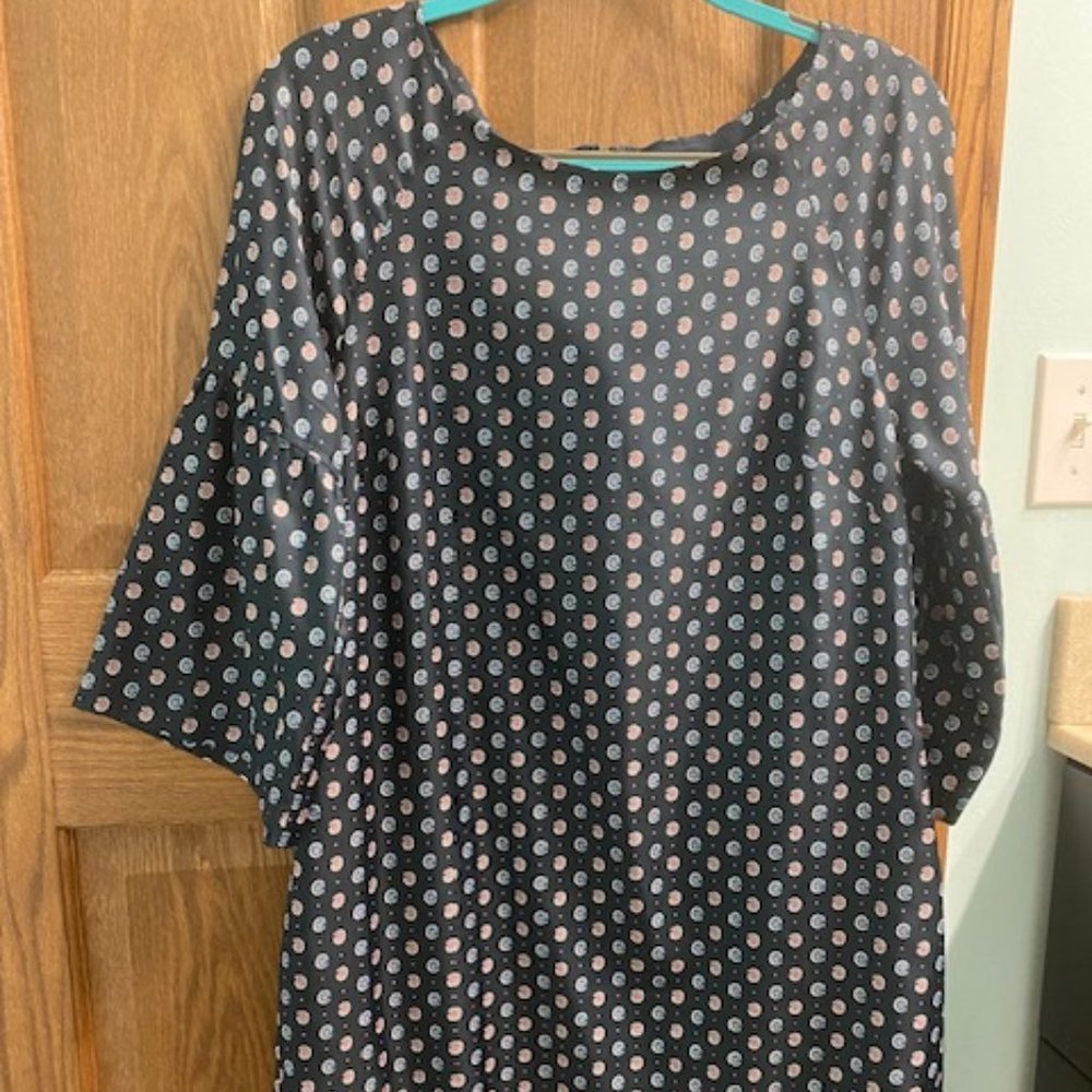 Banana Republic knee length shift dress with ruffle sleeves Size M